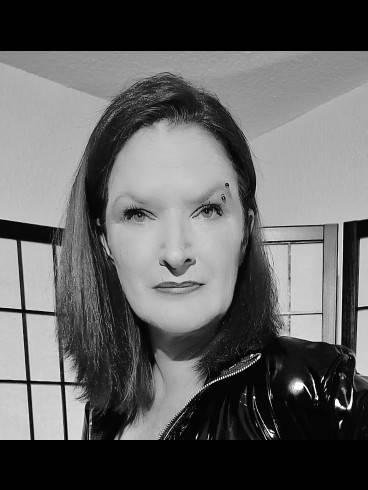 Piercing Session bei Lady Belana 1