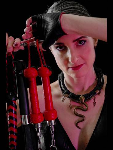 Hekate - Königin der Peitsche & der Hingabe 1