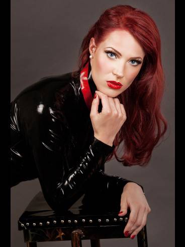 Marie Luxure im Royal Empire 10
