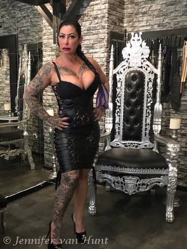Jennifer van Hunt 48
