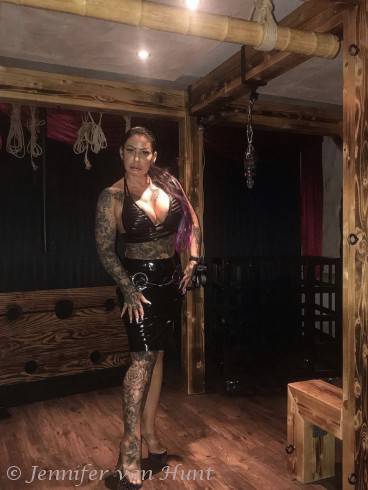 Jennifer van Hunt 49