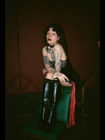 Anais Domar - The Nurturing Vampiric Siren 3