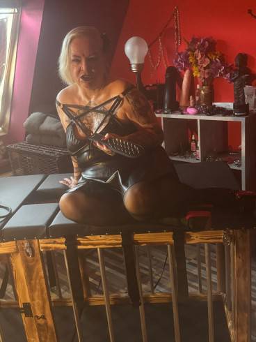 Herrin Eve in Berlin 4