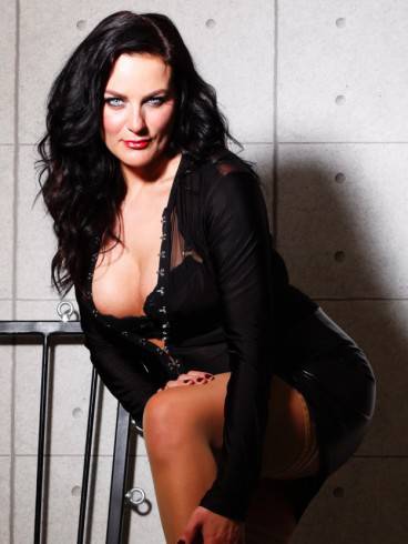 Domina Heidi 28