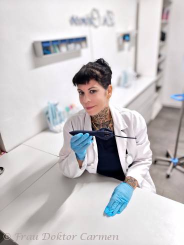 Frau Doktor Carmen 12