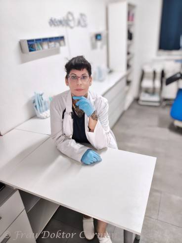 Frau Doktor Carmen 13