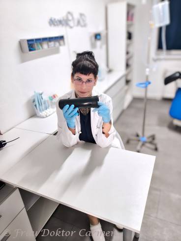 Frau Doktor Carmen 14