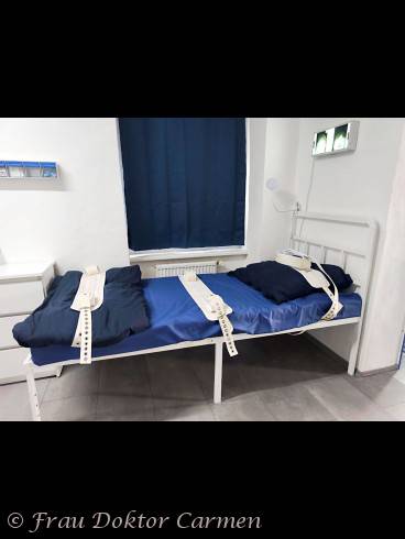 Frau Doktor Carmen 15