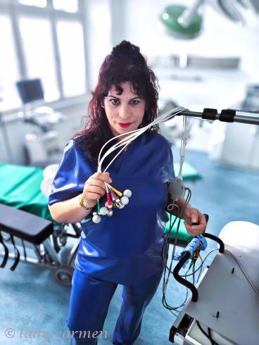 Frau Doktor Carmen 6