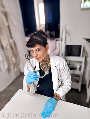 Frau Doktor Carmen 7
