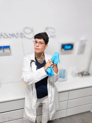 Frau Doktor Carmen 8