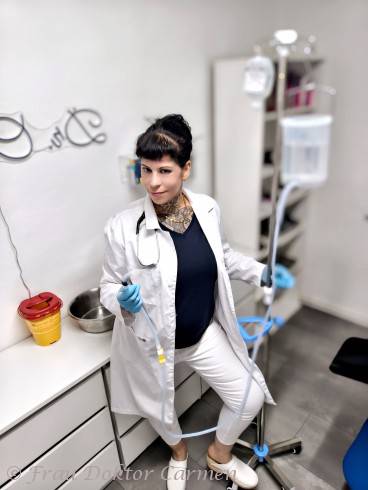 Frau Doktor Carmen 10