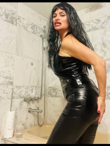 Scat-Empress Ilsa 5