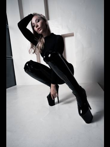 SASHA BATHORY 16
