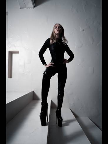 SASHA BATHORY 6