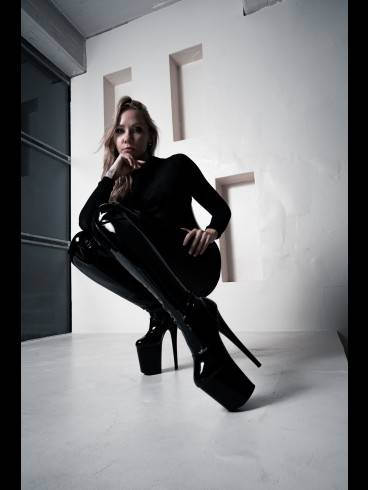 SASHA BATHORY 8