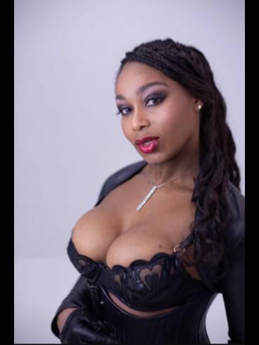 Mistress Olympya im The Sanctum 2