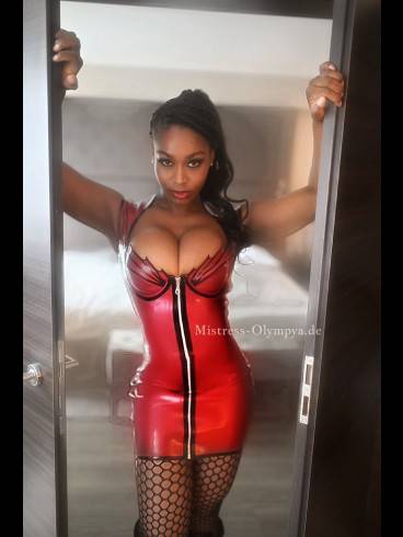 Mistress Olympya im The Sanctum 3