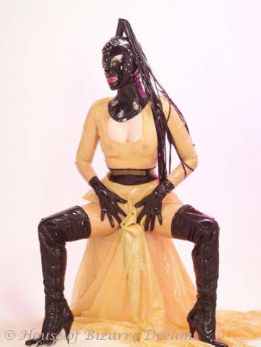 RUBBERCLEO-BLONDE LATEXVERSUCHUNG 4