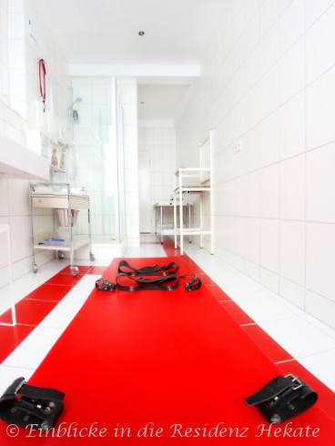 RESIDENZ HEKATE BIZARR SM KLINIK LATEX STUDIO 14