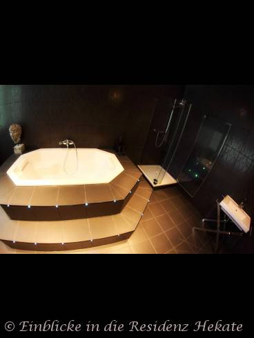 RESIDENZ HEKATE BIZARR SM KLINIK LATEX STUDIO 18