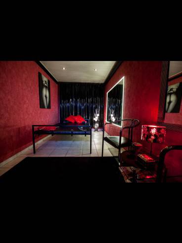 HOUSE OF BIZARRE DREAMS IN DÜSSELDORF 12