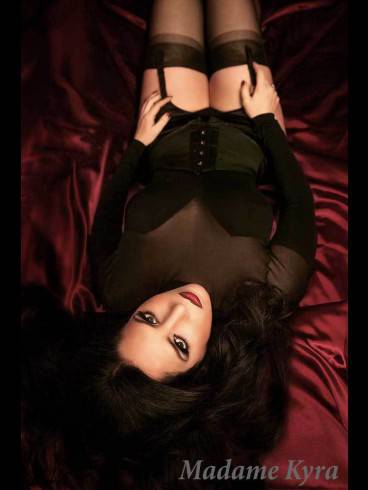 Madame Kyra 38