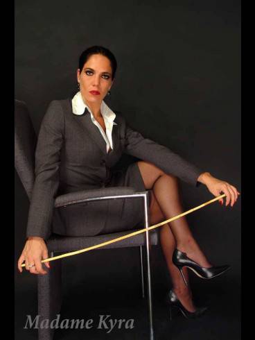 Madame Kyra 48
