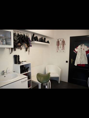 FETISCH KLINIK DER HERRIN JESSY 18