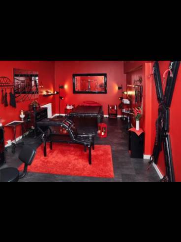 Vermietung- Dominanz-Zimmer buchen 1