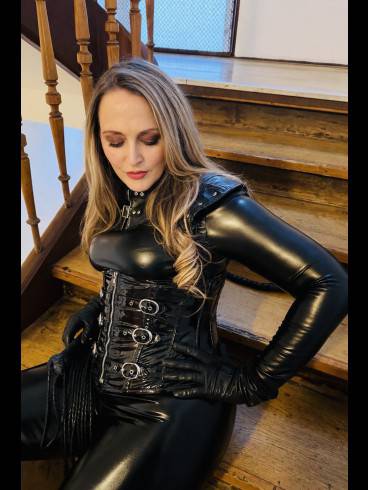 Lady Gulia - Stiefelherrin Domina Klinikerin 14