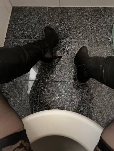 Lady Gulia - Stiefelherrin Domina Klinikerin 10