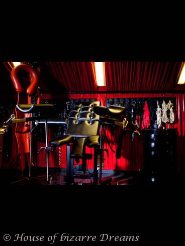 LATEXSUITE HOUSE OF BIZARRE DREAMS IN DÜSSELDORF 17