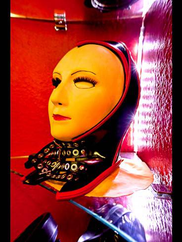 LATEXSUITE HOUSE OF BIZARRE DREAMS IN DÜSSELDORF 23