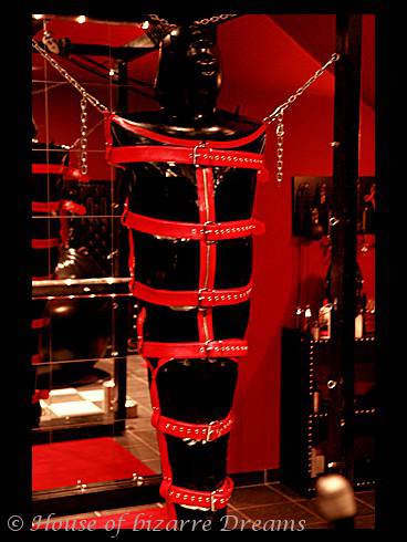 LATEXSUITE HOUSE OF BIZARRE DREAMS IN DÜSSELDORF 32