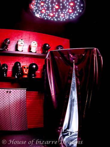 LATEXSUITE HOUSE OF BIZARRE DREAMS IN DÜSSELDORF 34