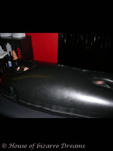 LATEXSUITE HOUSE OF BIZARRE DREAMS IN DÜSSELDORF 39
