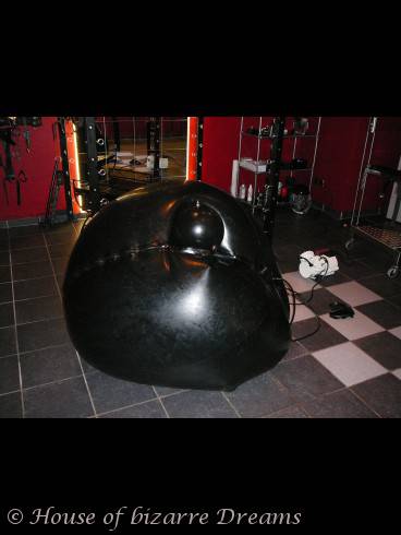 LATEXSUITE HOUSE OF BIZARRE DREAMS IN DÜSSELDORF 40