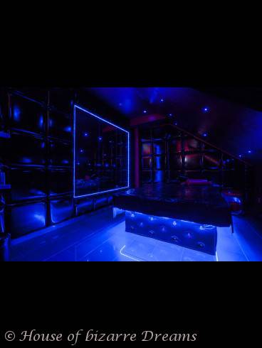 LATEXSUITE HOUSE OF BIZARRE DREAMS IN DÜSSELDORF 5