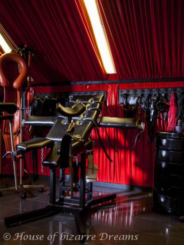 LATEXSUITE HOUSE OF BIZARRE DREAMS IN DÜSSELDORF 6