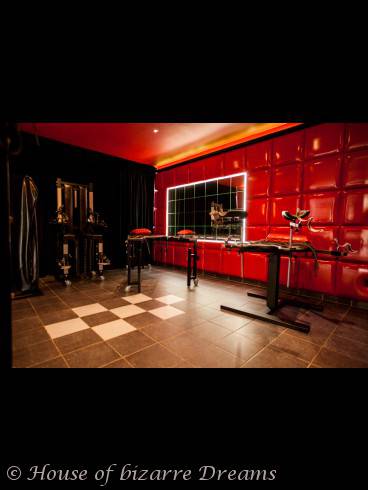 LATEXSUITE HOUSE OF BIZARRE DREAMS IN DÜSSELDORF 7