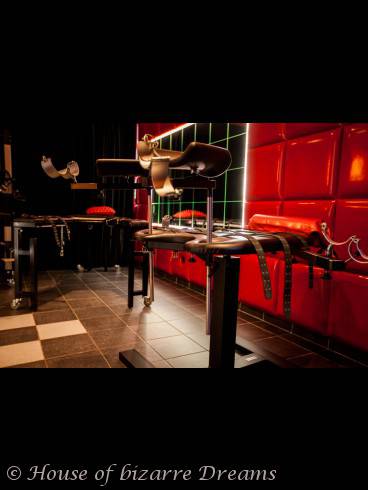 LATEXSUITE HOUSE OF BIZARRE DREAMS IN DÜSSELDORF 8