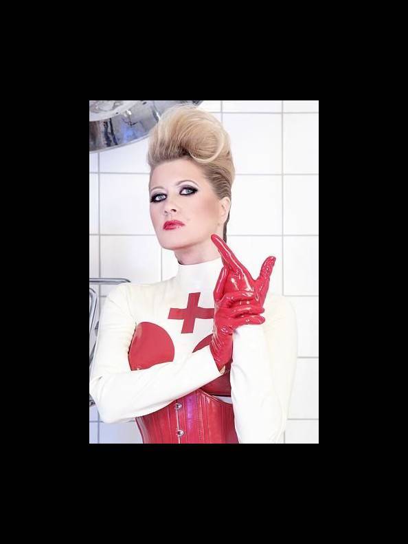 WHITE ROOM HOUSE OF BIZARRE DREAMS IN DÜSSELDORF in Düsseldorf