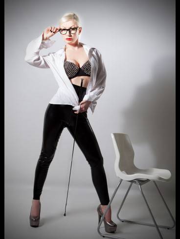 Victoria Violence - Sinnliche Überlegenheit 14