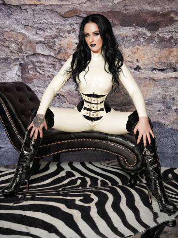Miss Lana Poison 21