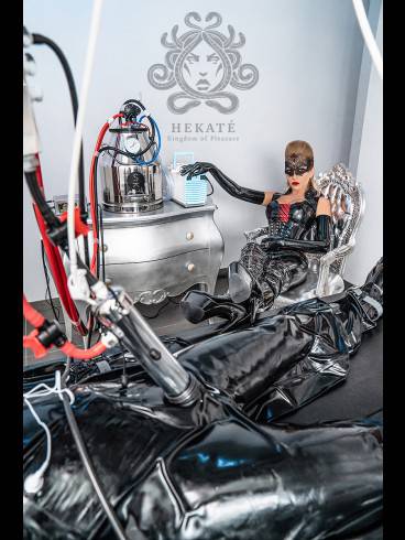 Latex & Heavy Rubber Paradies - RESIDENZ HEKATE 3